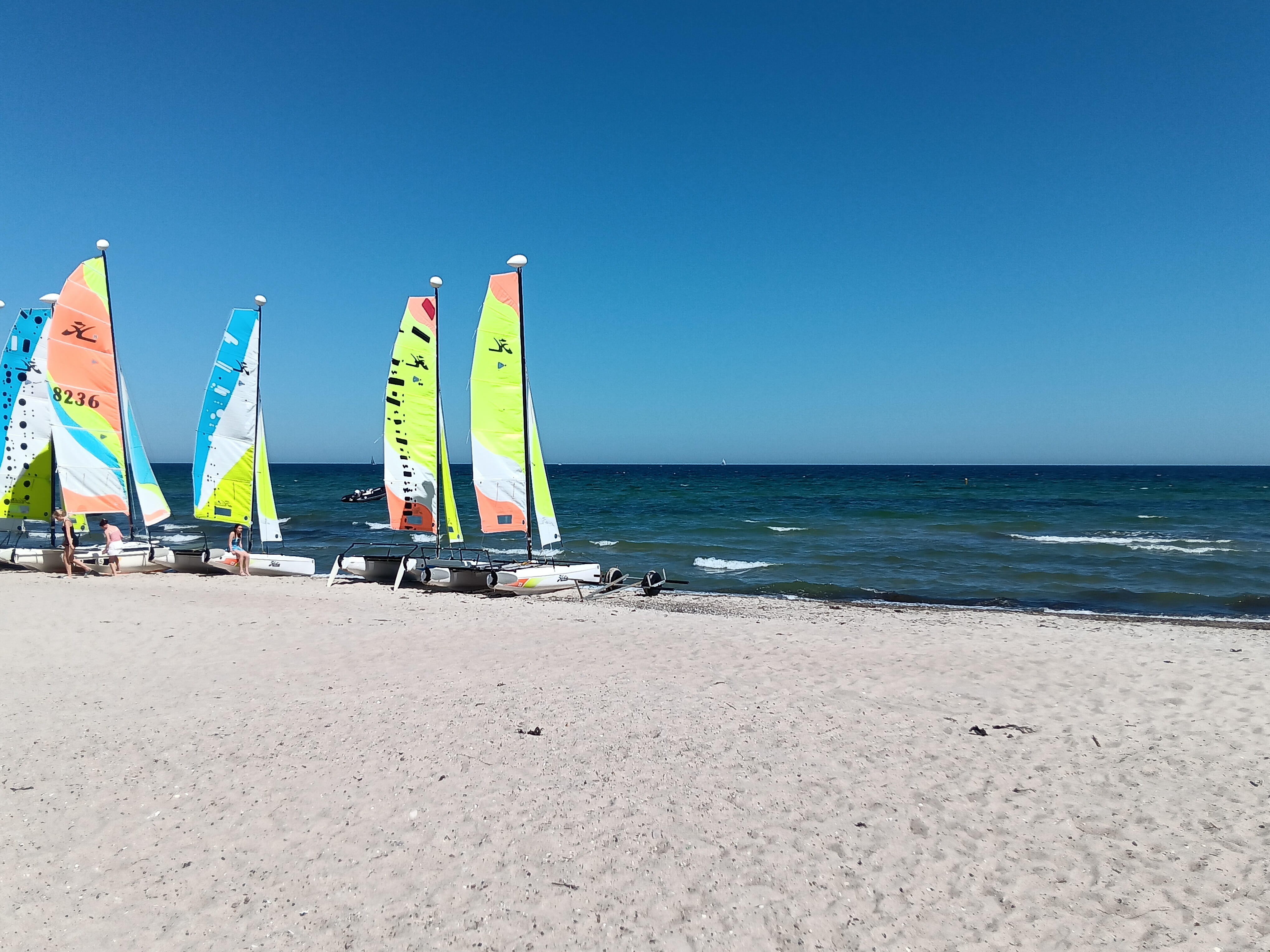 Segelboote am Strand